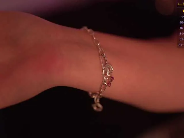 Live sex webcam photo for BloomJuliette #271201640