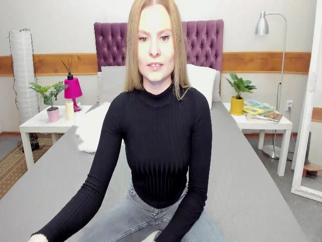 Live sex webcam photo for ReanaQueen #271210355