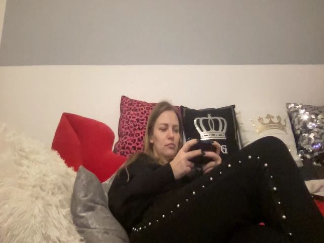 Live sex webcam photo for AnnaDiamond1 #287889198