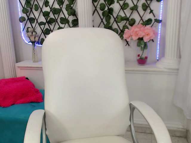 Live sex webcam photo for ivory-19 #271194377