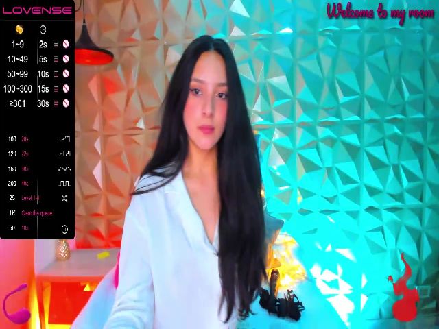 Live sex webcam photo for Vallerielong #271199355