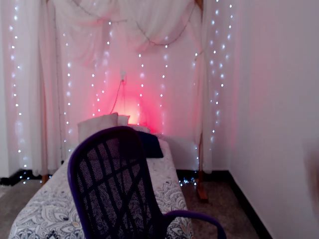 Live sex webcam photo for Ameely_ #271195398