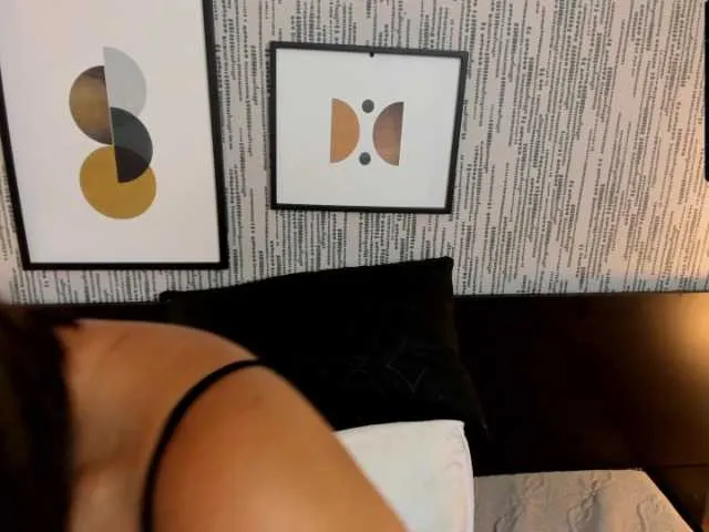 Live sex webcam photo for Karolain1 #271198056