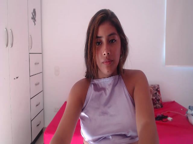 Live sex webcam photo for ly_lucy #271209174