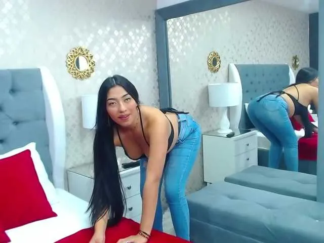 Live sex webcam photo for LilyMiler #271202171