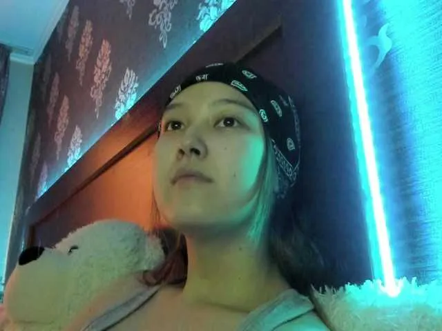 Live sex webcam photo for KayaLuan #271198458