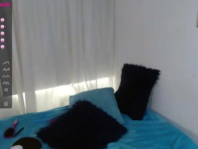 Live sex webcam photo for emma-53 #271207250