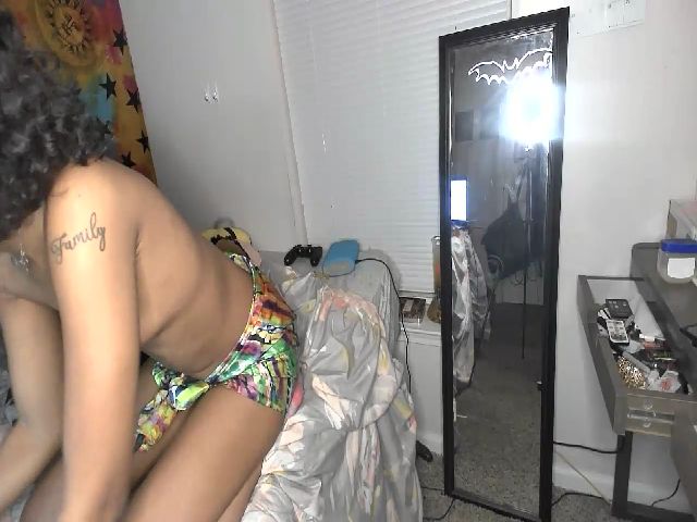 Live sex webcam photo for LexusV #271196186