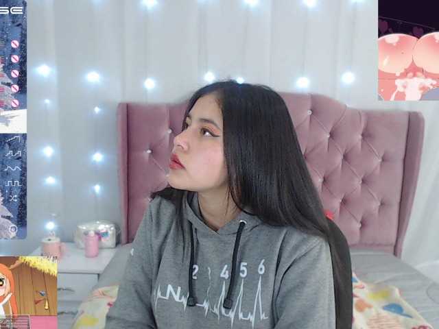 Live sex webcam photo for zelda-19 #271202361