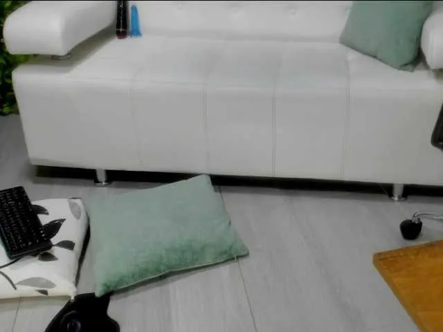 Live sex webcam photo for LeahScott #271202400