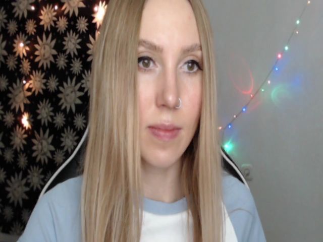 Live sex webcam photo for MagicElfie #271195058