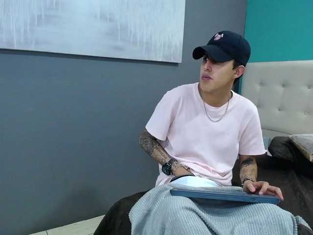 Live sex webcam photo for JakeEmilly #271197580