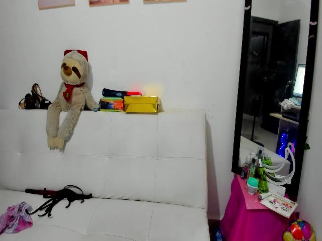 Live sex webcam photo for Luna07 #271196911