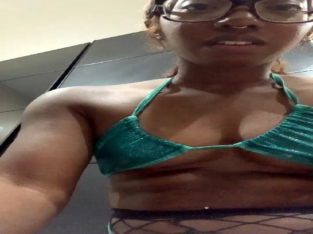 Live sex webcam photo for Lil_raven #271199143