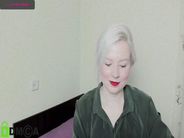 Live sex webcam photo for Violetta33 #271203266