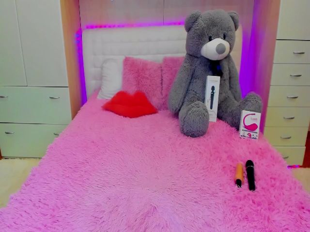 Live sex webcam photo for AdeleSugars #271209005