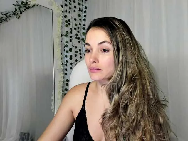 Live sex webcam photo for NiaStone #271222862