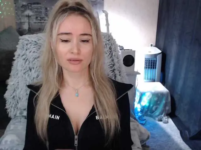 Live sex webcam photo for xyliganka777 #271210750