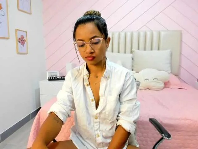 Live sex webcam photo for NiniMiller #271219885