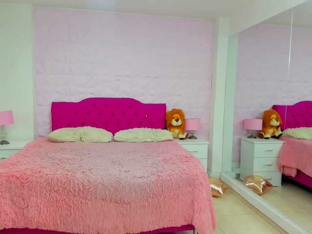 Live sex webcam photo for SofiaTayler #271216430