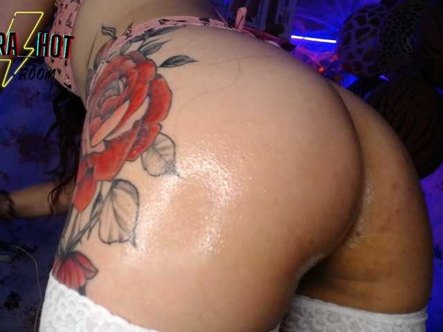 Live sex webcam photo for lucy-hot1 #271216348