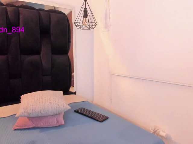 Live sex webcam photo for AshleyVegaa #288000610