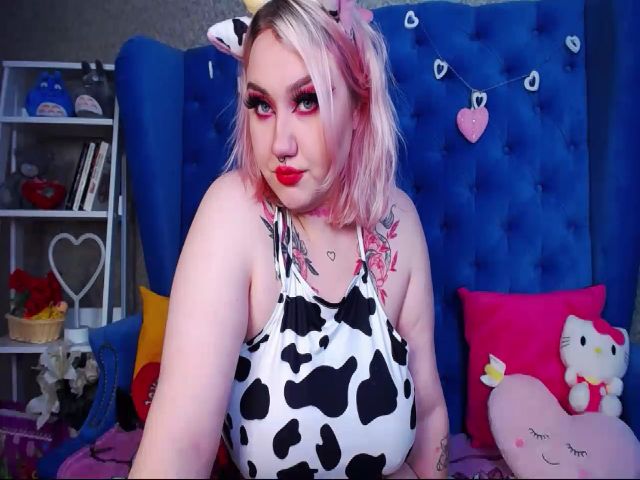 Live sex webcam photo for CurvyAlyce19 #271217123