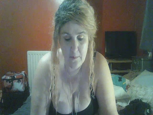Live sex webcam photo for YUMMYMUMMY39 #271226197