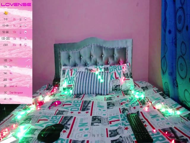 Live sex webcam photo for Emily_sweet10 #271213931