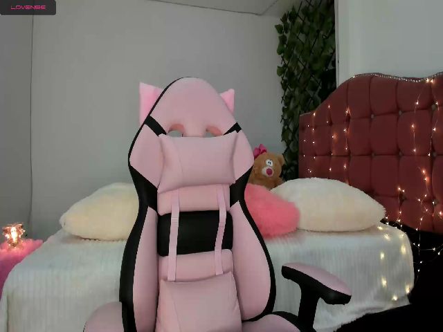 Live sex webcam photo for Holly_rosee #271225593