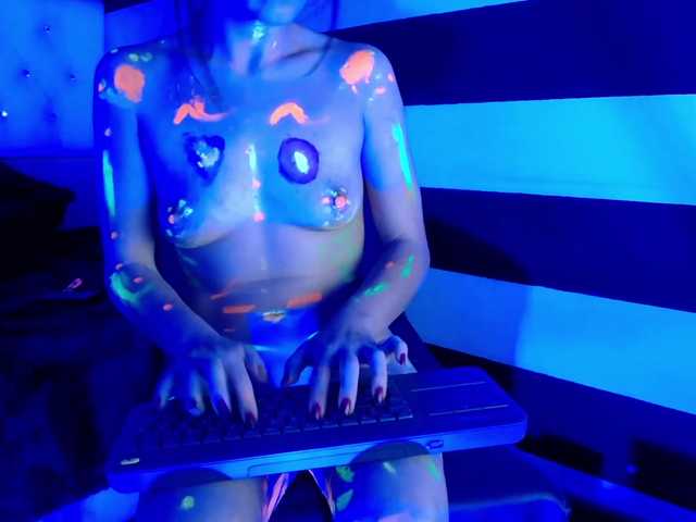 Live sex webcam photo for Helen-Klaus #271215843