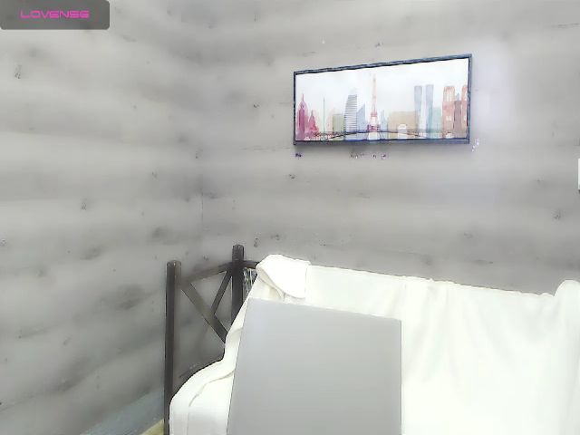 Live sex webcam photo for Emily4Kiss #271217765