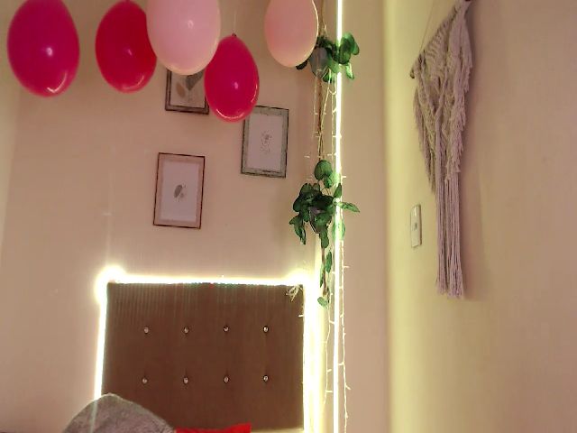 Live sex webcam photo for Emachloe #271225861