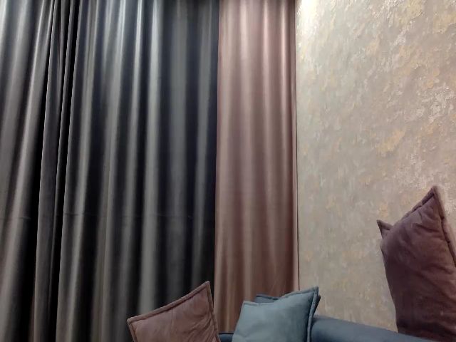 Live sex webcam photo for Princess_Ly2 #271212729