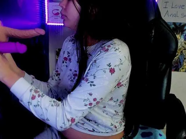 Live sex webcam photo for XCrislerSweet #271219724