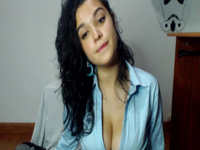 Live sex webcam photo for AmyMoore_1 #271212632