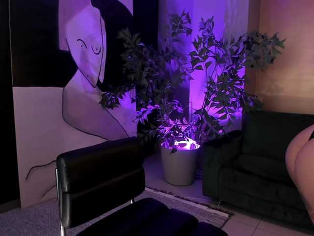 Live sex webcam photo for LillyRoses #271219599