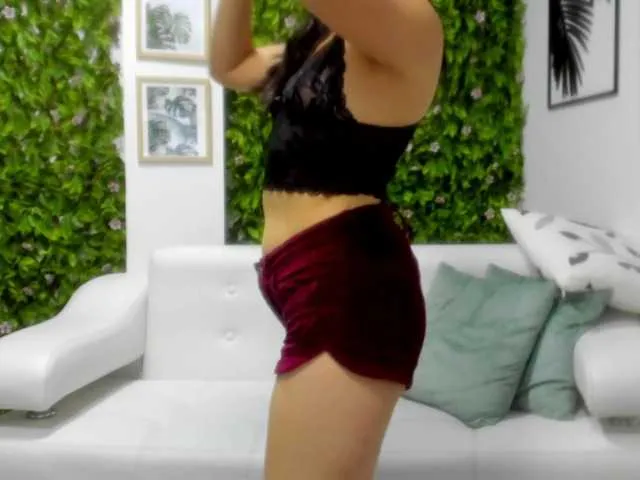 Live sex webcam photo for LeahScott #271219882