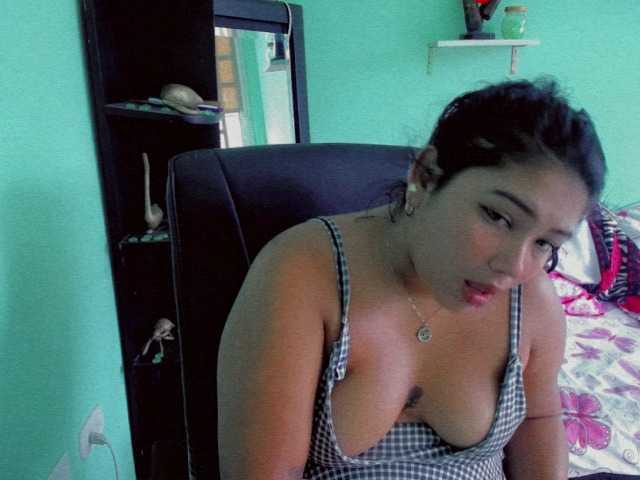 Live sex webcam photo for ateneagoddes #271224243