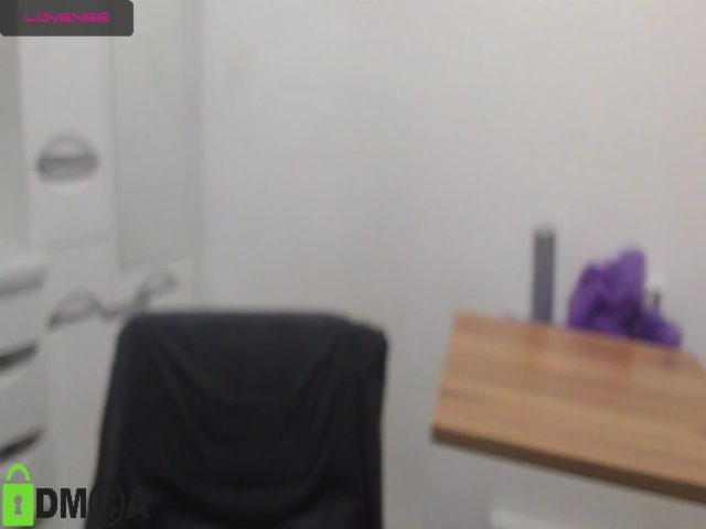 Live sex webcam photo for Louisee_Kiss #271220492