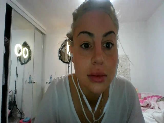 Live sex webcam photo for Ava__LUxxx #271218669