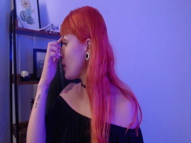 Live sex webcam photo for Emiily__ #271220348