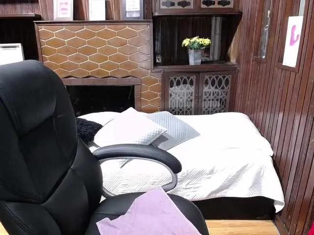 Live sex webcam photo for april-lee #271211519