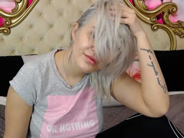 Live sex webcam photo for HessaMuslim #271231969