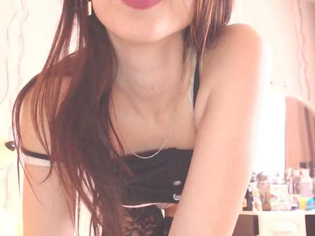 Live sex webcam photo for SexyQueen333 #271231200