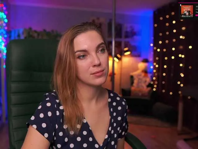 Live sex webcam photo for Foxy-Slut #271231040