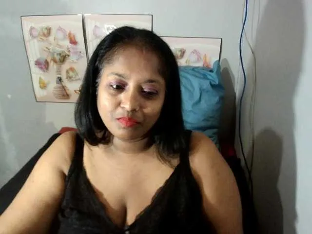 Live sex webcam photo for Indiantasha #287986245