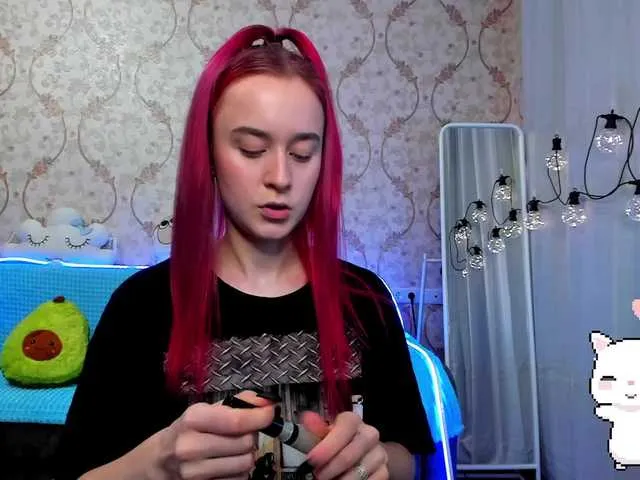 Live sex webcam photo for KiraLiLime #287990191