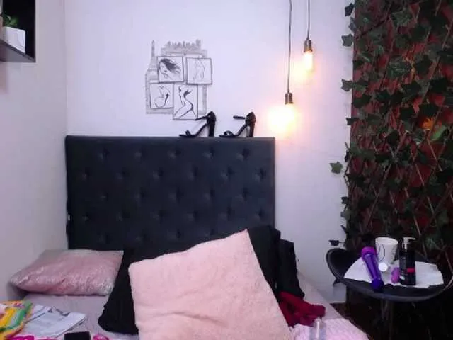 Live sex webcam photo for lucy-miilf #271231346