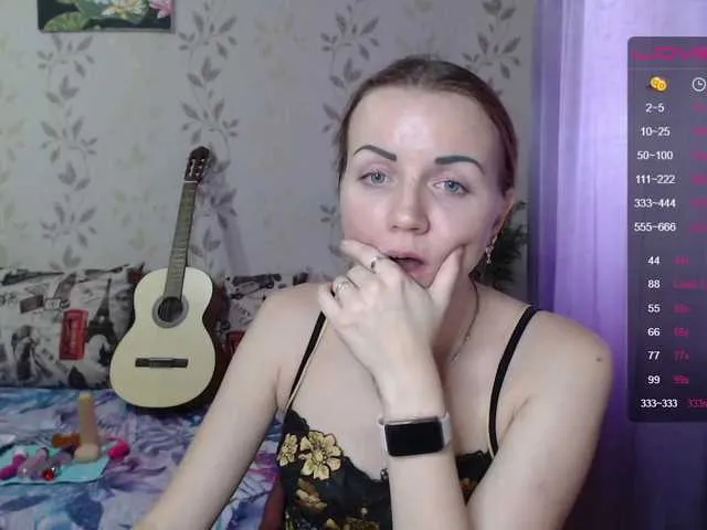 Live sex webcam photo for Alenushka888 #271234191